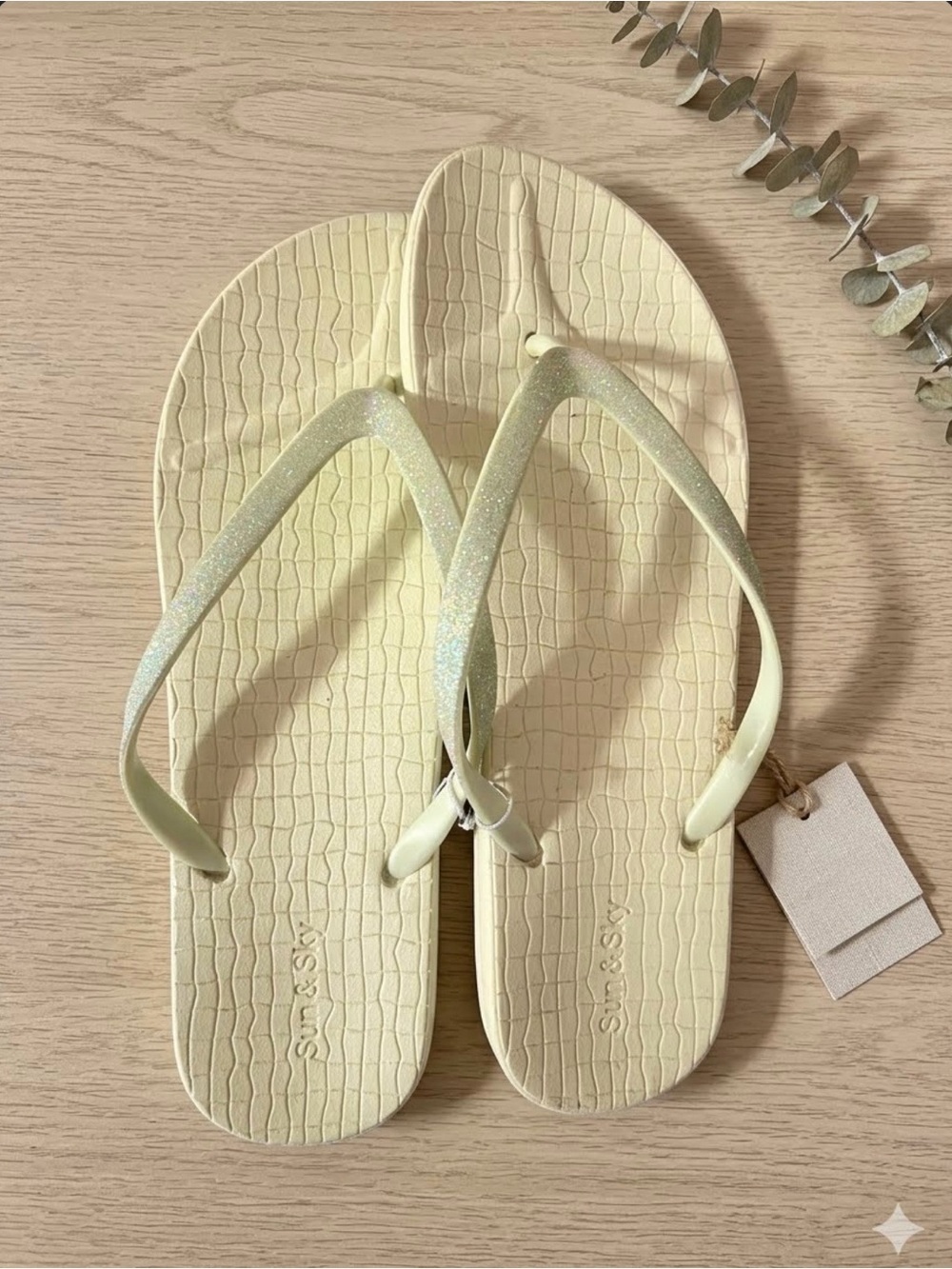 Sun & Sky greenish yellow glitter flip flops w/ crocodile texture soles